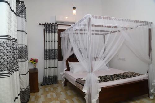Isira Guest — 4-Star Luxury Hotel in Mirissa City, Sri Lanka