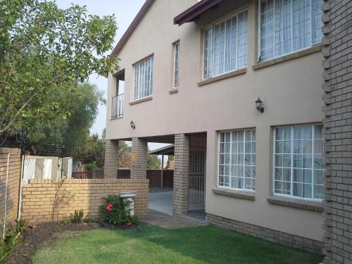 De Zevende Hemel Guesthouse — 4-Star Luxury Hotel in Secunda, South Africa