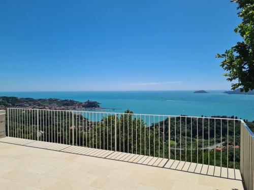 Quercia House Private Park shared Pool Tennis with rackets AC Parking next home plus Garage in Lerici Cooking Lesson and Wine Tasting — 4-Star Luxury Hotel in Lerici, Italy