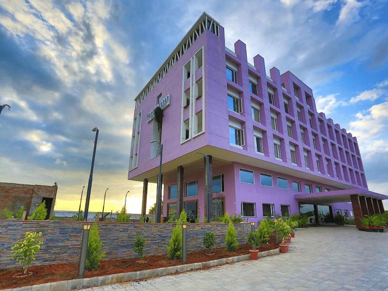 Nandan Kanan Hotels Resort By Surya — Dewas