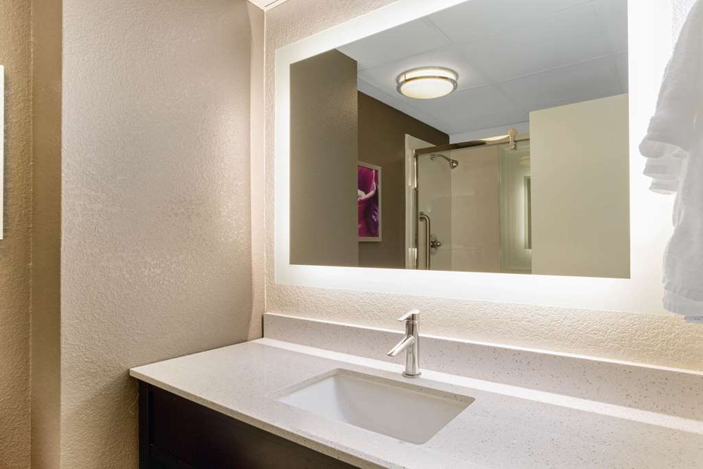 La Quinta Inn & Suites by Wyndham Boston Andover - photo 18