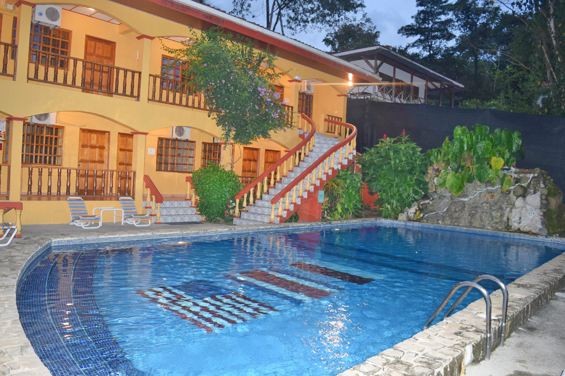 Hotel Las Tres Banderas — hotel in Quepos