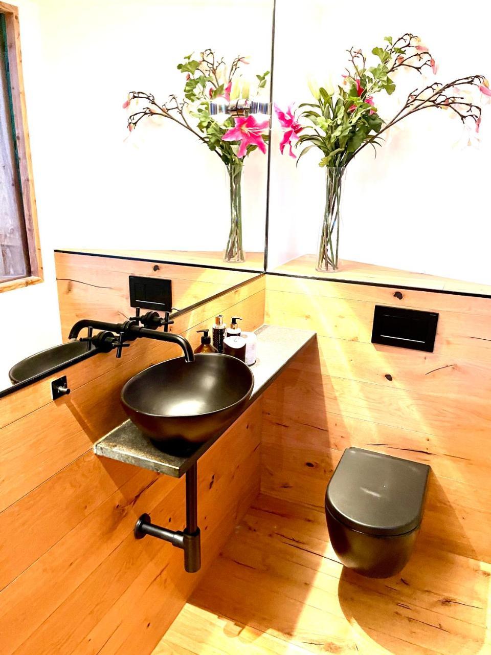 stylische Alpenlounge mit Pool Sauna und Jacuzzi für bis zu 22 Personen — hotel in Bayrischzell