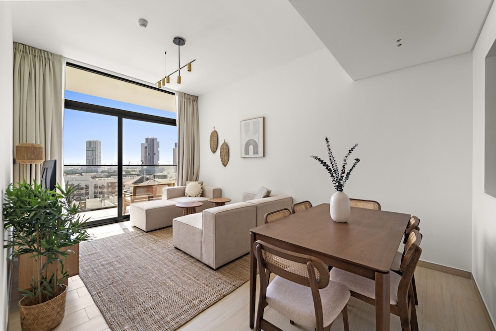Binghatti Emerald 511 2BD — 4-Star Luxury Hotel in Dubai, United Arab Emirates