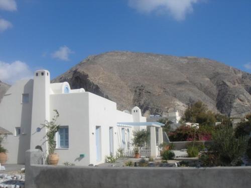 Thera Incognita Studios — 4-Star Luxury Hotel in Emporeio, Greece
