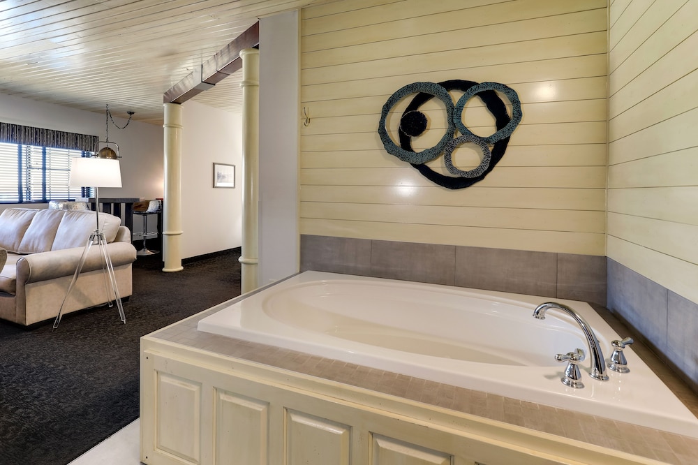 Stoney Creek Hotel Tulsa Broken Arrow - photo 47