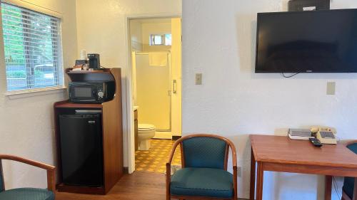 Pine Cone Motel - photo 13