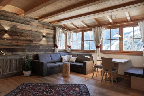 Apartments Ciastel — 4-Star Luxury Hotel in Maleo, Italy
