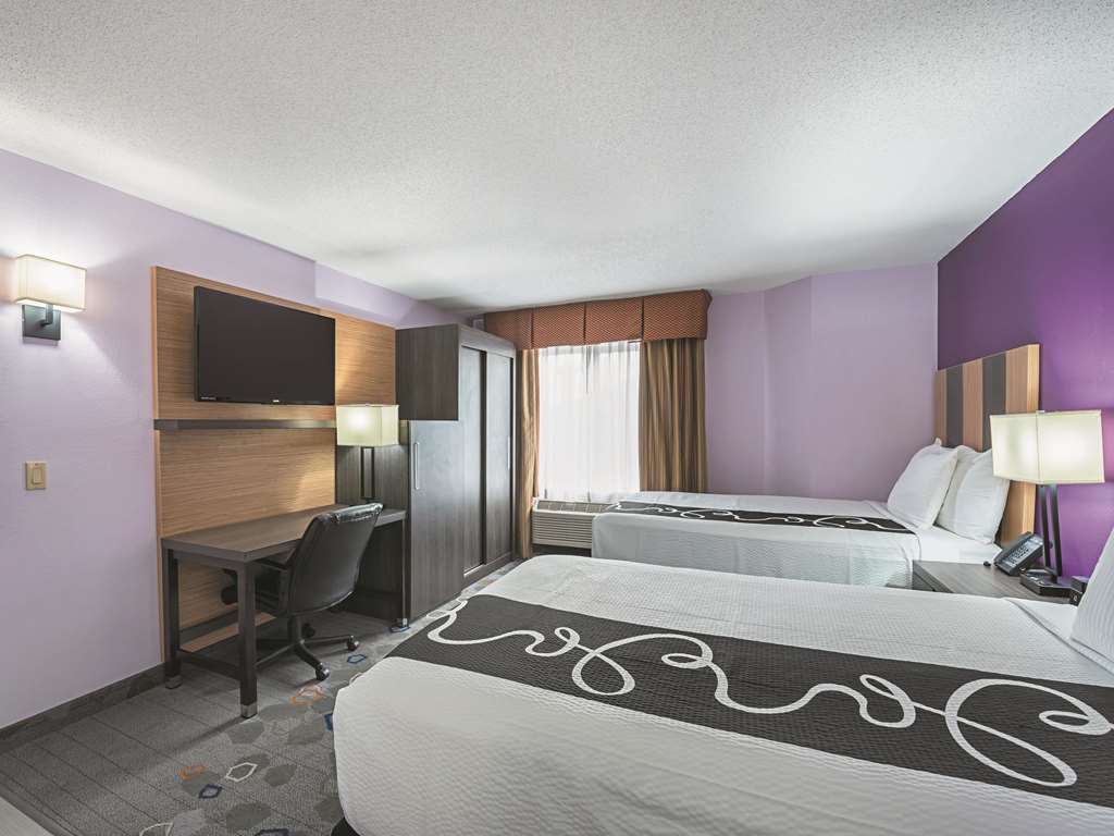 La Quinta Inn & Suites by Wyndham Minneapolis Northwest - photo 13