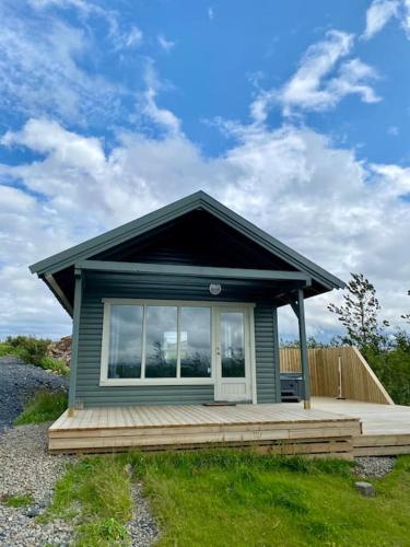 Bright Cabin close to RVK w Hot Tub