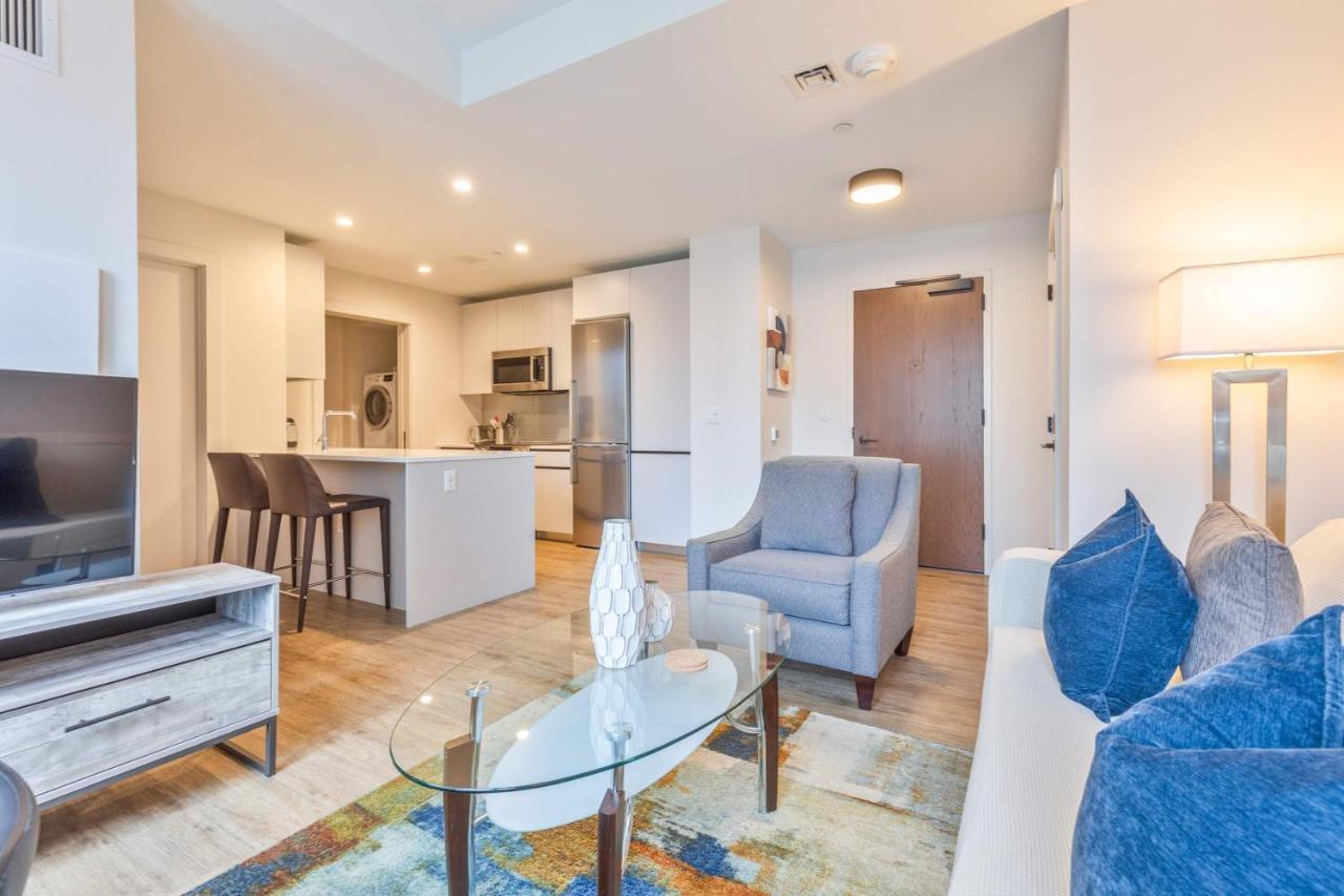 Luxury Apt Heart of Seaport — 4-Star Luxury Hotel in Boston, United States
