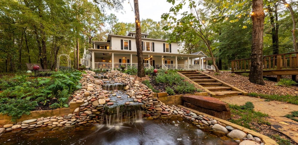 The Bird & Butterfly Inn in Jasper, United States