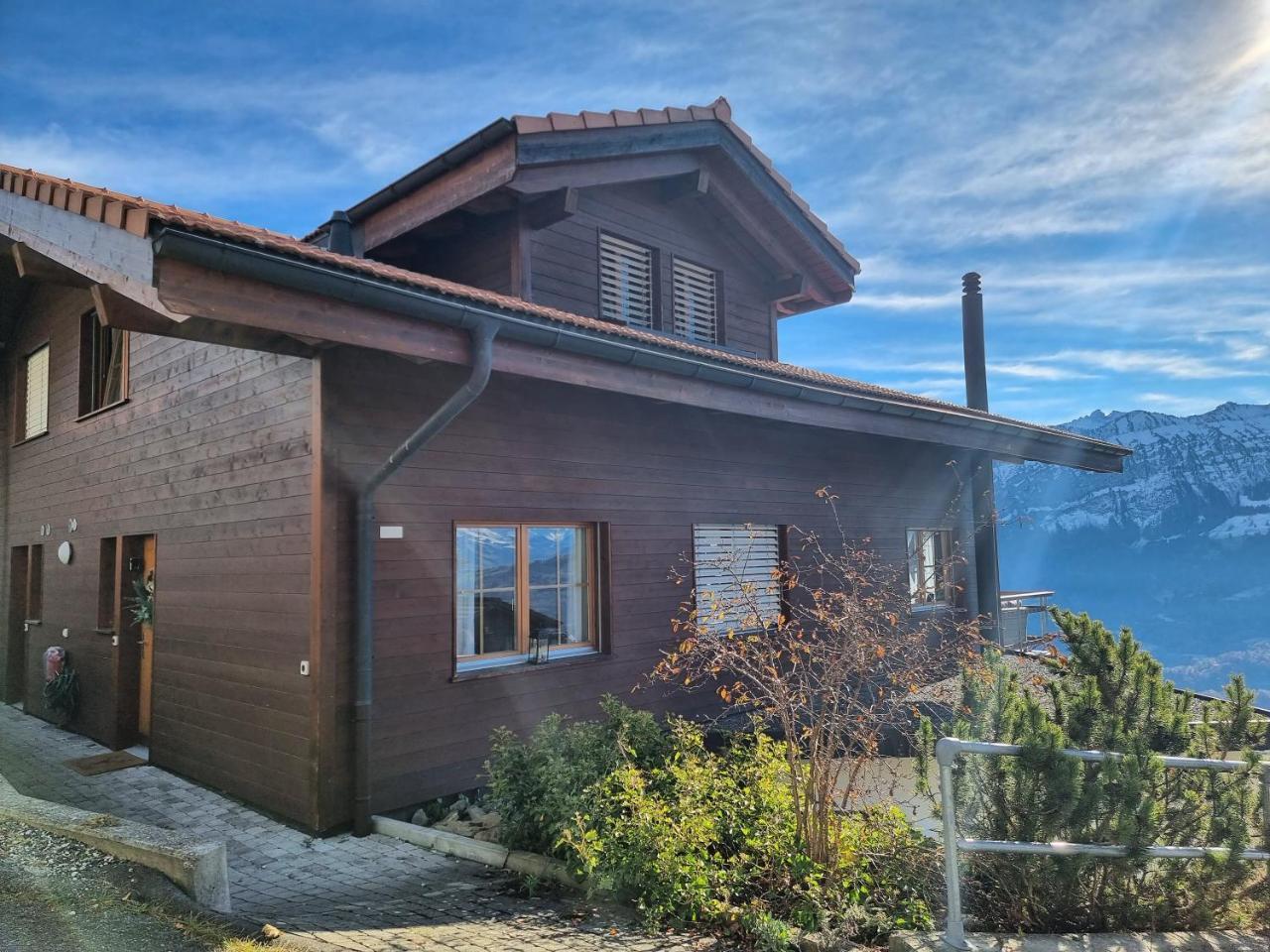Königin der Alpen — 4-Star Luxury Hotel in Beatenberg, Switzerland