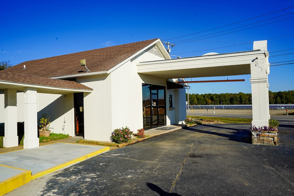 Sunset Inn Clarksville - photo 42