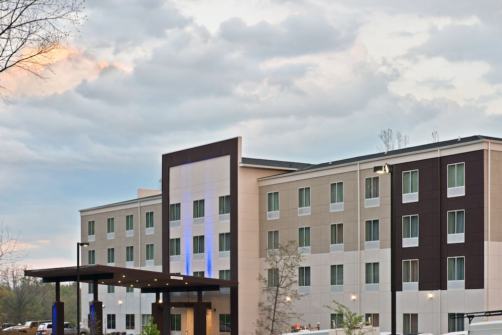 Holiday Inn Express & Suites New Cumberland by IHG - photo 37
