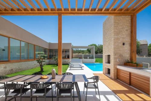 Villa Sound of Silence — 4-Star Luxury Hotel in Vrpolje, Croatia