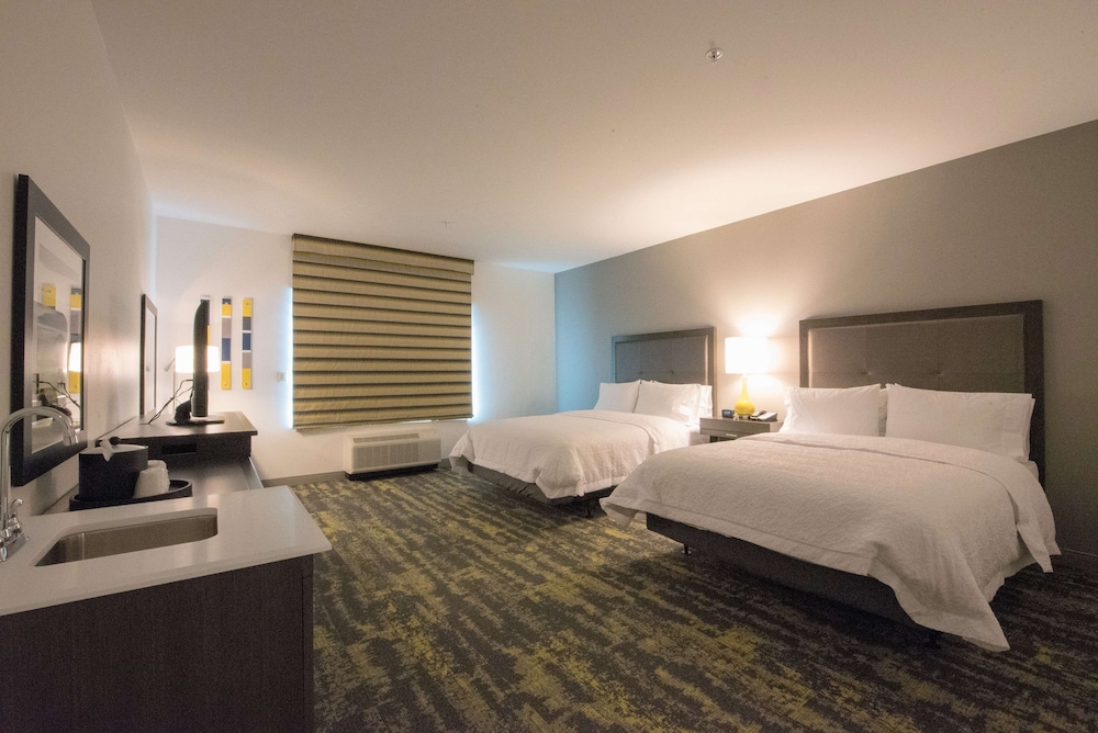 Hampton Inn & Suites Irvine Orange County Airport - photo 11