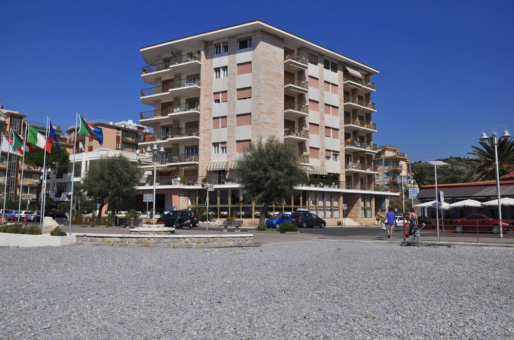 GaiaVacanze — 4-Star Luxury Hotel in Vallecrosia, Italy