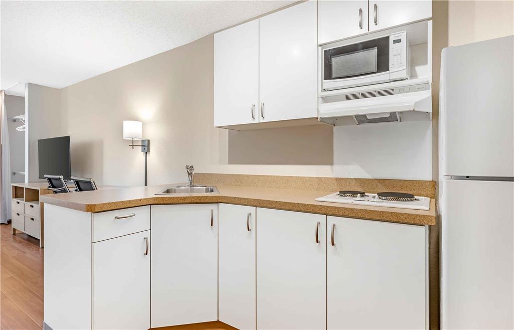 Extended Stay America Suites Carlsbad Village by the Sea - photo 20