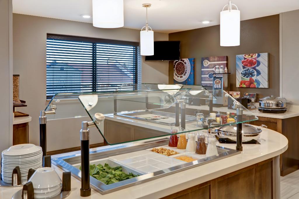 Clarion Hotel Overland Park - photo 3