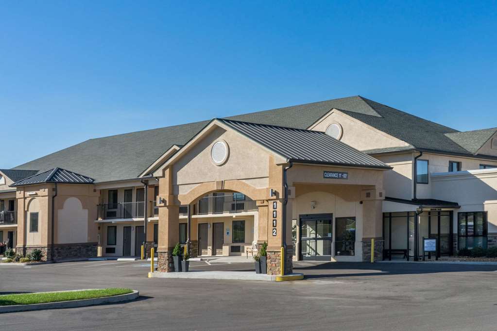 Baymont by Wyndham Clarksville - photo 2