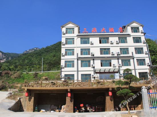 Sanding Hotel - carbon neutral hotel in Unknown City