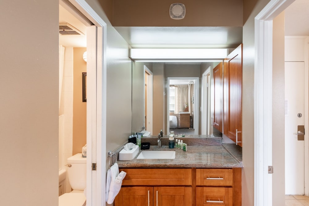 Waikiki Banyan Condo Located One Block From Waikiki Beach by Koko Resort Vacation Rentals - photo 102