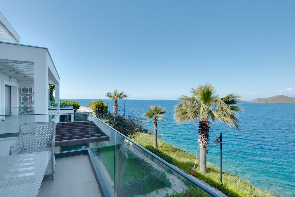 Luxury Waterfront House 9 min to Yalikavak Marina — 4-Star Luxury Hotel in Bodrum, Turkey
