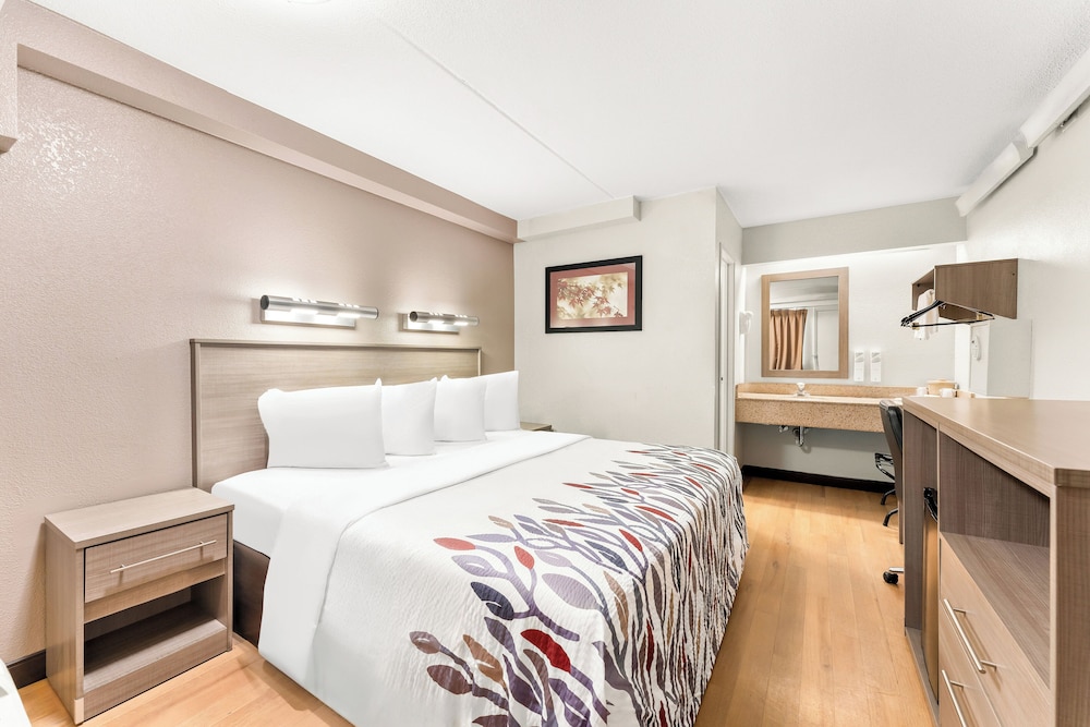 Red Roof Inn Allentown Airport - photo 4