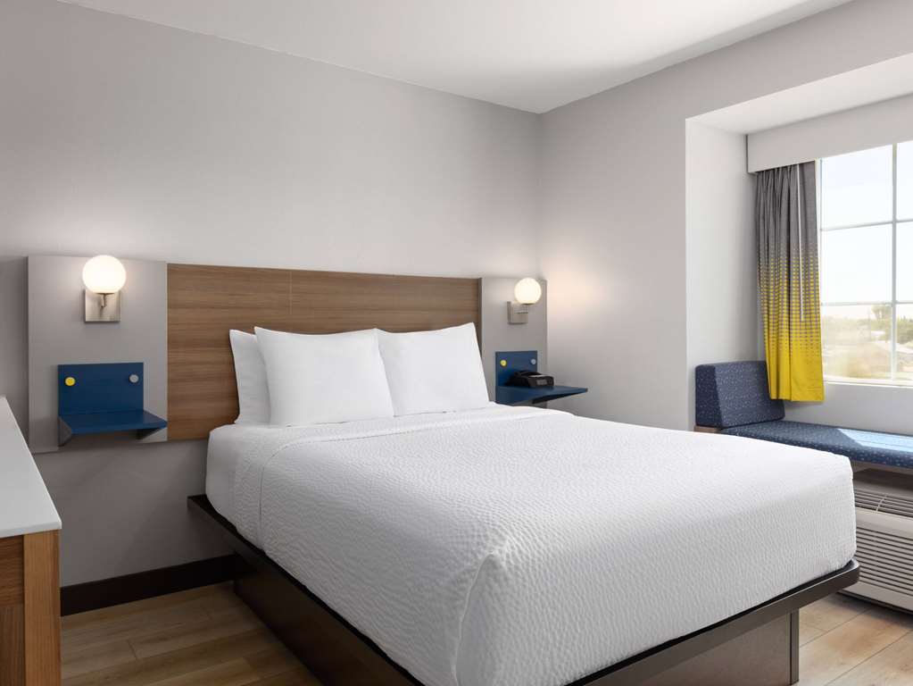 Microtel Inn & Suites by Wyndham Tracy - photo 36