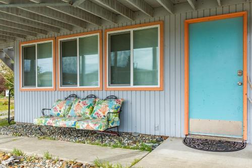 Totally Beachin Getaway by AvantStay Waterfront - photo 32