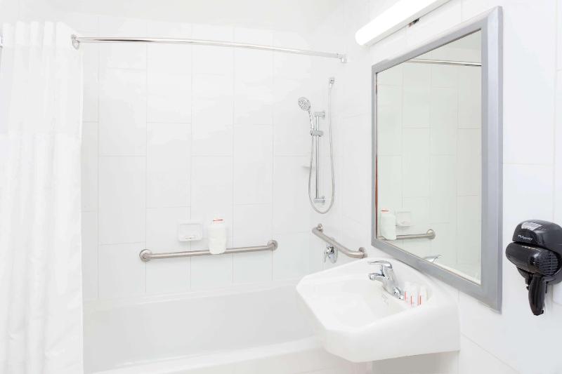 Ramada Plaza by Wyndham Chicago North Shore - photo 12