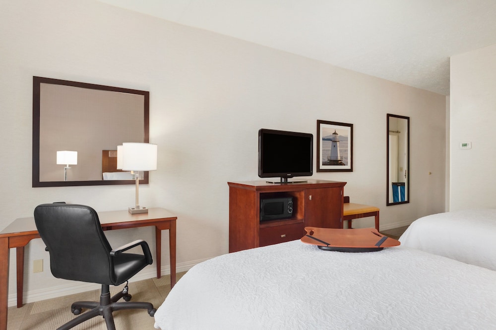 Hampton Inn Colchester - photo 28