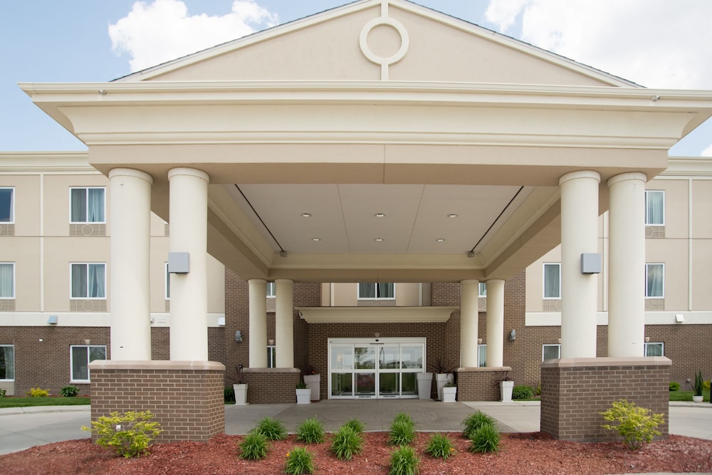 Holiday Inn Express Hotel & Suites Albert Lea I 35 by IHG - photo 41