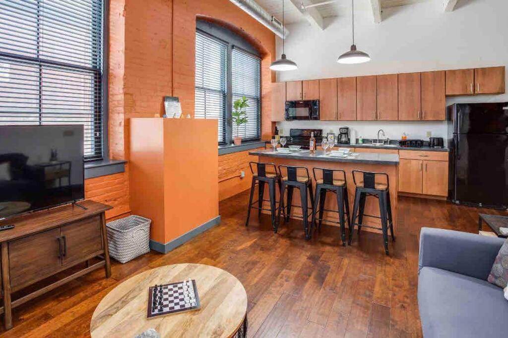 Modern Loft Style on Monroe by Dwtn & Park ave — 4-Star Luxury Hotel in Rochester, United States