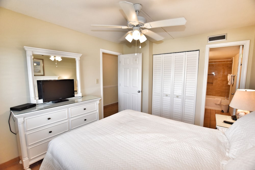 0404 Waters Edge Resort 1 Bedroom Condo by RedAwning - photo 3