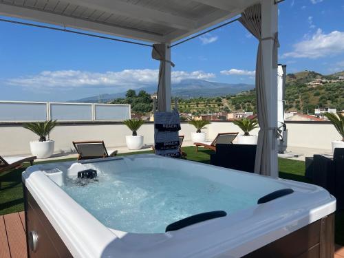 Holiday House Ice Honey — 4-Star Luxury Hotel in Calatabiano, Italy