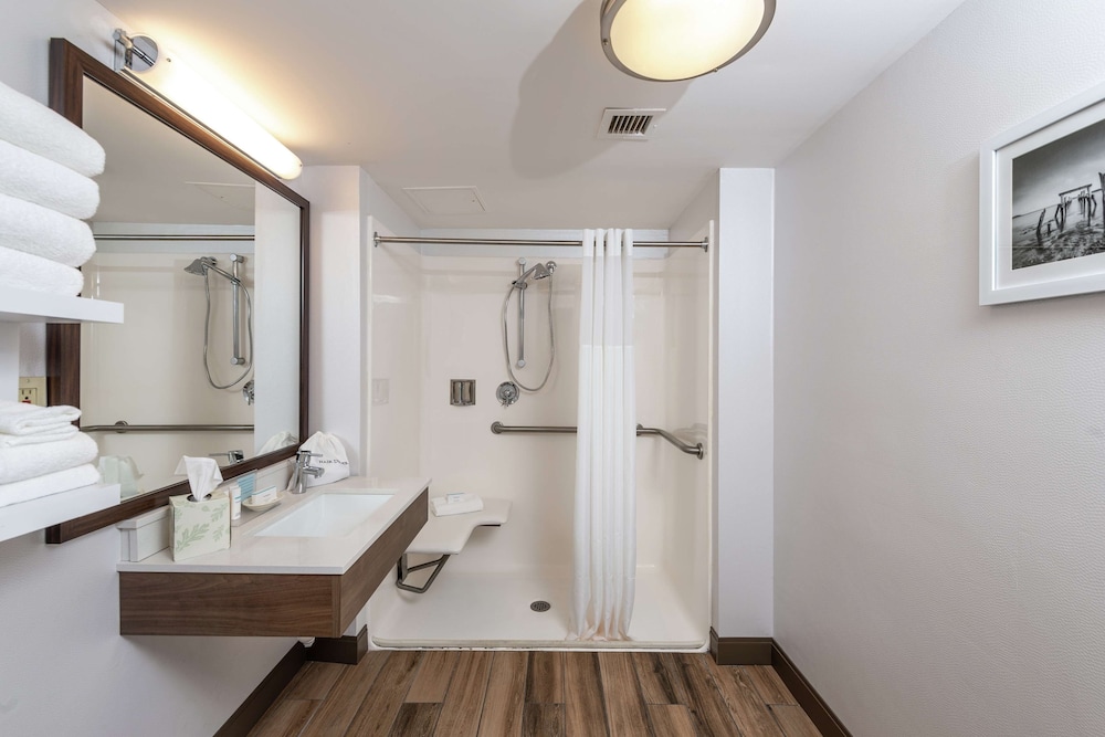Hampton Inn Fall River Westport - photo 35