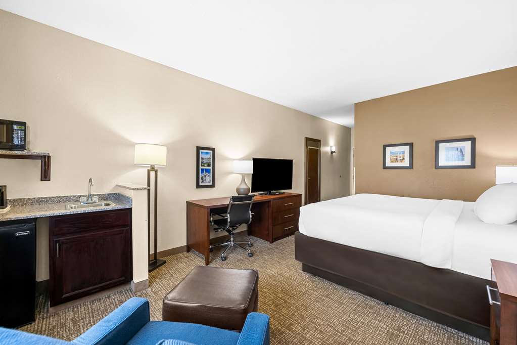 Comfort Inn & Suites Pueblo - photo 43
