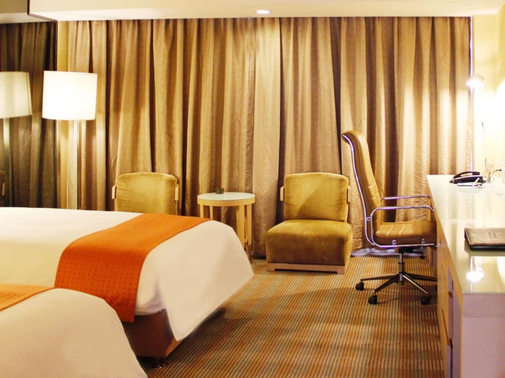 Holiday Inn Qingdao Parkview in Qingdao, People's Republic of China