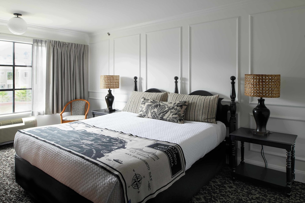 Cow Hollow Inn & Suites - photo 12