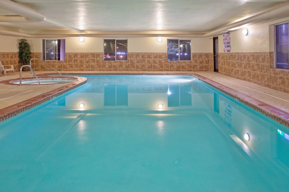 Holiday Inn Express & Suites Cedar City by IHG - photo 28