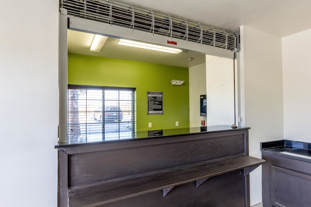 Super 8 by Wyndham Kenedy - photo 5