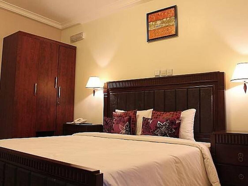 Adsuit Hotel — Calabar — photo 3