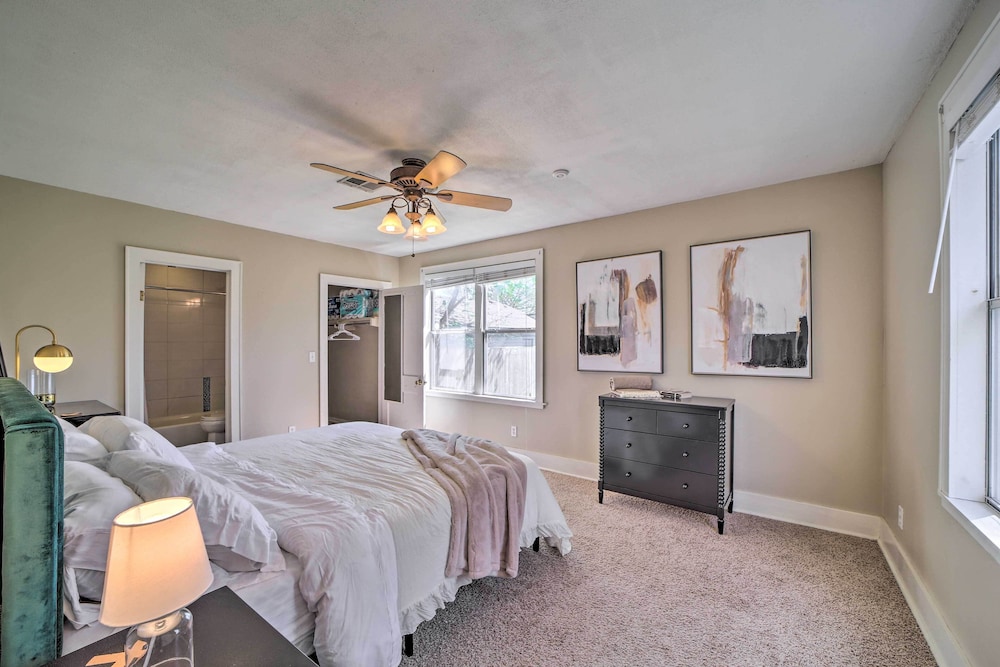 Amazing Musical Abode in Expo Square Neighborhood in Tulsa, United States