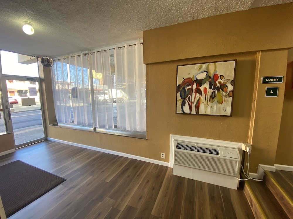 Red Carpet Inn & Suites