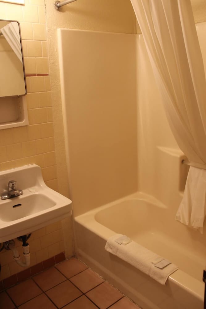 Economy Inn Safford - photo 16