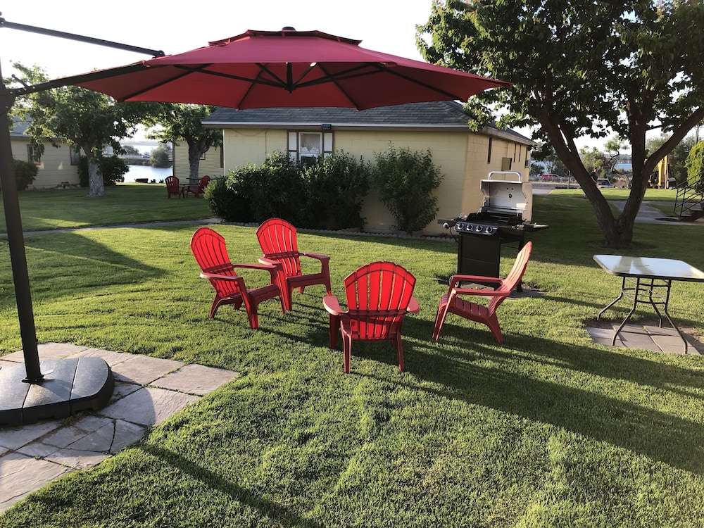 Lakeshore Inn Water Front - photo 2