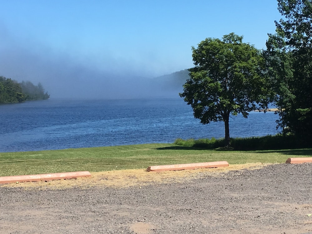 Lake Fanny Hooe Resort 2 Bed With Balcony #12 1 Bedroom Hotel Room by RedAwning - photo 23
