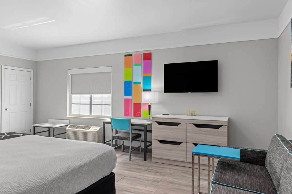 La Quinta Inn & Suites by Wyndham Raymondville - photo 94